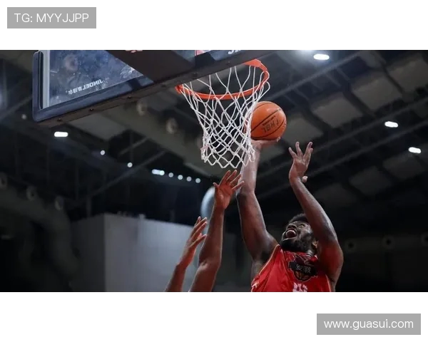 琼斯高效表现贡献14分16篮板4助攻4盖帽 带领球队展现全面统治力