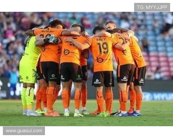 伯基特帽子戏法引领阿德莱德联三比二逆转布里斯班狮吼澳超赛场上演经典战役